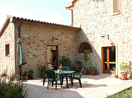 Esterno dell�agritusimo in Maremma Le Lupinaie